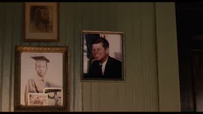 The world done gone crazy, Miss Skeeter, and I'm scared. - The Help