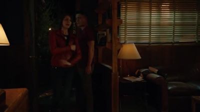 Thea. Are you ok?
What's going on? - Arrow
