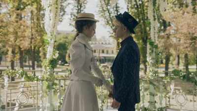 Thea decided to stay in 1905. - Find Me in Paris