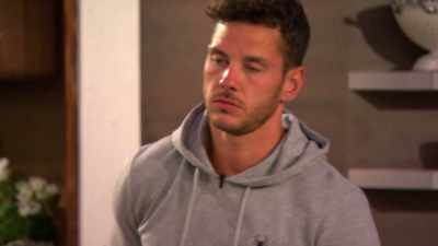 Their relationship is like,
uh, a confused elevator - Love Island