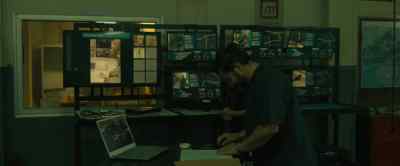 Them glasses don't
fool me. I see you! - Den of Thieves 2: Pantera