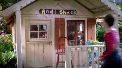 (theme music playing) - Andi Mack