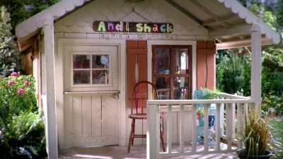 (theme music playing) - Andi Mack