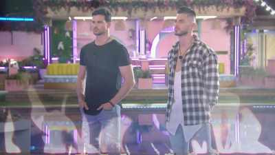 THEN BIG DECISION IN THE FIRST
RECOUPLING. - Love Island
