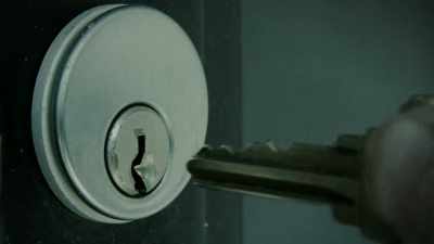 Then Charlie says,
he's coming inside. - History's Greatest Heists with Pierce Brosnan
