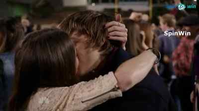 - Then do a sissy knot.
- Hey. - Parenthood
