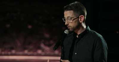 Then, when I was 23,
me and Dave Chappelle wrote Half Baked, - Neal Brennan: 3 Mics