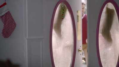 ♪ Then I hear your car
beep, beep, beeping ♪ - Christmas a la Mode