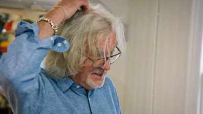 Then we'll put some basil on it,
which can go through the shredder. - James May and the Dull Men
