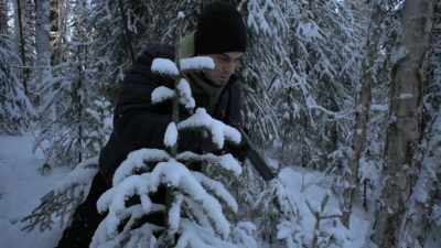 There is a big bear in here. - Life Below Zero: Next Generation
