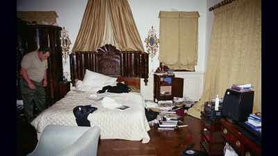 There was a fireplace
in the room and it was roaring, - Killing Michael Jackson