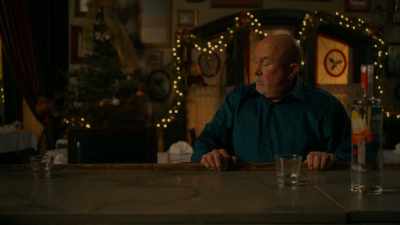 - There was a gentleman.
- Honey, we have work to do. - Christmas at the Holly Hotel