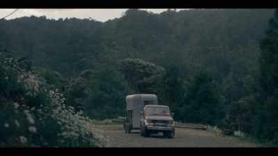 - There was a man.
He was chasing me. - Mystic