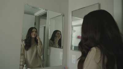 - There was a note on the
bathroom mirror and now it's gone. - The House on Laura Anne Dr.