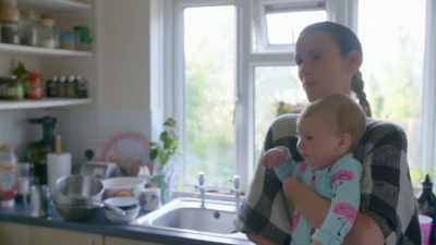 There are also lots of
medical experts - Stacey Dooley Sleeps Over