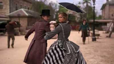 - There you are.
- Lady Belle. Please let me escort you. - The Artful Dodger