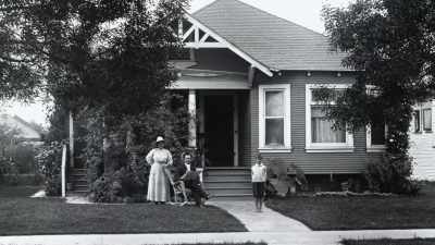There are lawns everywhere. - Flood in the Desert