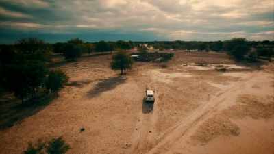 THERE ARE LOTS OF LANGUAGES
SPOKEN IN NAMIBIA, - Expedition Mungo
