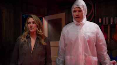 - There are so many of them.
- We should get started. - Santa Clarita Diet