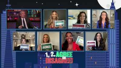 There are only two chairs!
[laughter] - The Real Housewives Ultimate Girls Trip