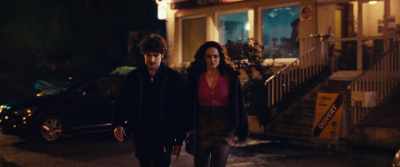 There are police everywhere.
Keep your head down, we're going straight. - The Innocent