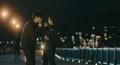 There are three thugs trailing you. - The Confidence Man JP - The Movie -