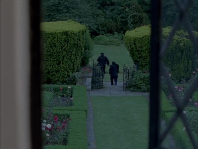 - There are two of them!
- Yes, miss. - Agatha Christie's Poirot