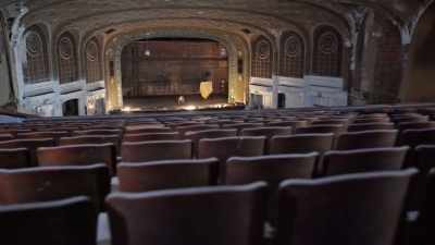 There were at least 1,900
people on the main floor, - Mysteries of the Abandoned