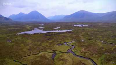 There can be few visitors who are
unimpressed by the imposing - Grand Tours of Scotland's Lochs