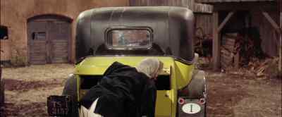 There, my darling. - The Yellow Rolls-Royce