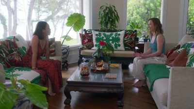 There was even a hula dancer
last night that, um... - Romance in Hawaii