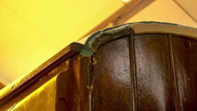 There was far more
rotten wood on the roof - Great Rail Restorations with Peter Snow