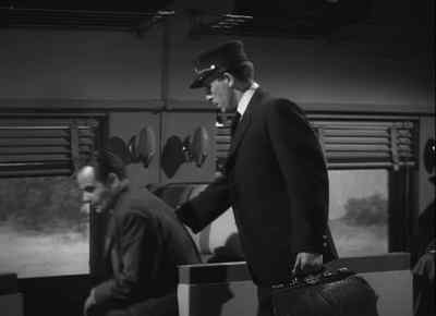 - There, feel better now?
- Yes, thanks very much. - Dillinger