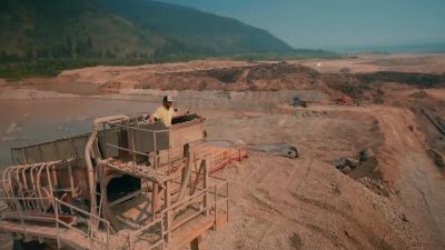 - There we go.
Good to go.
- Awesome. - Gold Rush