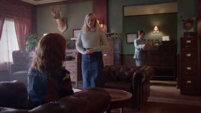 There you go. [laughing] - Reba McEntire's The Hammer