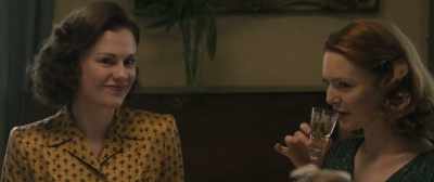 - There we go.
-Thank you. - Tell It to the Bees