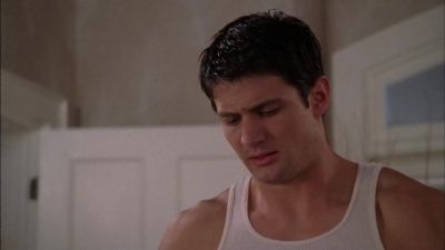 - There you go.You good?
- Yeah. - One Tree Hill