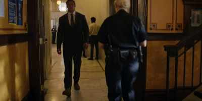 - There he goes. Get him.
- But Burns... - Reacher