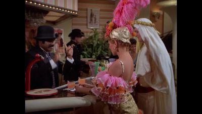 -There he is with our drinks.
-Ta-da. - The Love Boat