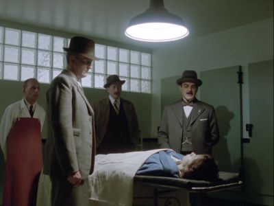 There is how much time was killed,
when it was found in Plymouth? - Agatha Christie's Poirot