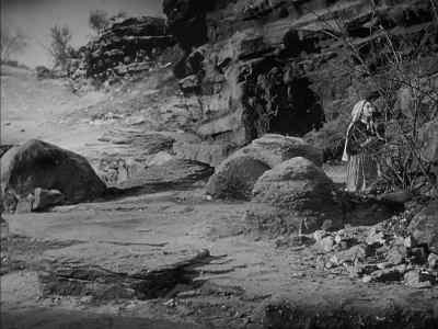 There she is. Bernadette! - The Song of Bernadette
