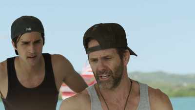 -There it is. Coming our way.
-It's working! - 5 Headed Shark Attack