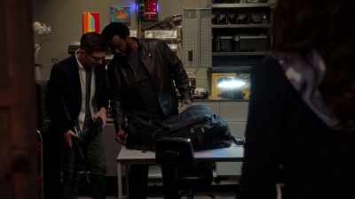 - There it is. Right there.
- Oh. Thanks, Leroy. - Ghosted