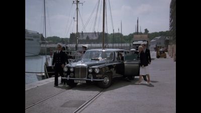 There she is-- - The Love Boat