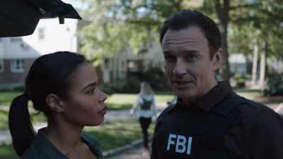 There she is. - FBI: Most Wanted