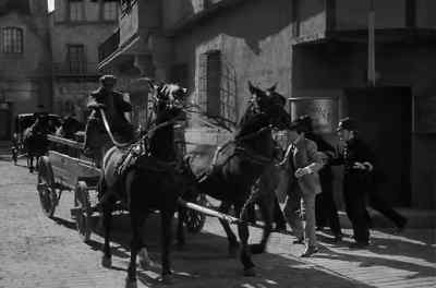 There he is. - Abbott and Costello Meet Dr  Jekyll and Mr  Hyde