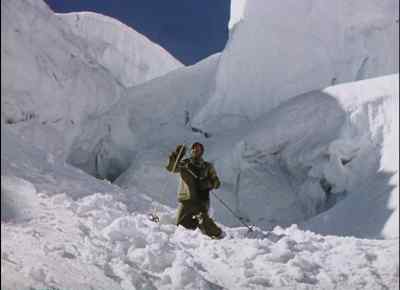 There it is, sir. There's the flag. - Scott of the Antarctic
