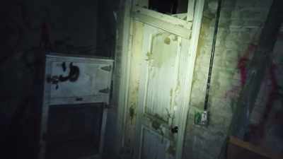 There it is. That's his room. - Deadstream