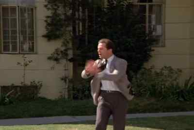 There he is. There he is.
Go get him. - Moonlighting