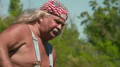 There he is, there he is. - Swamp People
